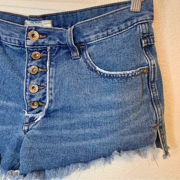 Free People Jillian Runaway Cutoff Button Fly Jean Shorts Distressed Size 27 - Picture 2 of 8